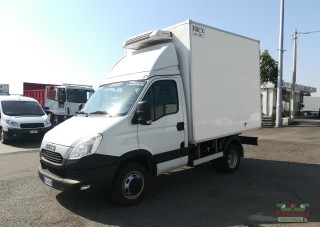 Trinacria-Autoveicoli-S.r.l.-Autocarro-rinacria-Autoveicoli-S.r.l.-Camion-Furgone-Autocarro-Acireale-Catania-Iveco-Daily-35C15-Furgone-isotermico-gruppo-frigo-Thermo-King-gancera-2012-01.-320x227.jpg